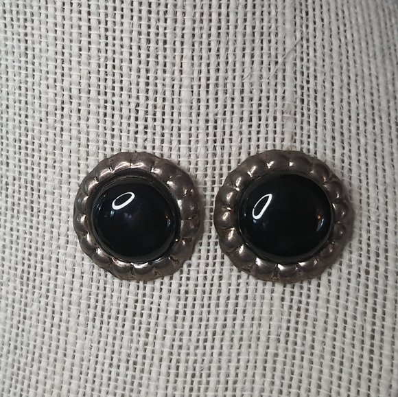 { vintage } Onyx & Sterling Silver Earrings - Picture 6 of 9